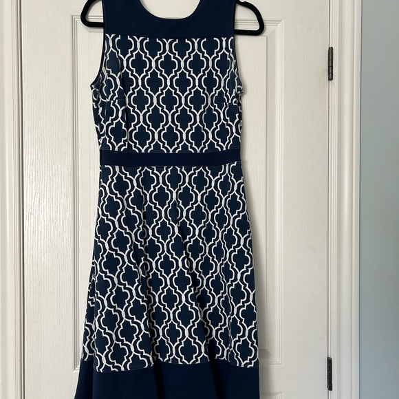 Lands End Fit and Flare Geometric dress 8 - Picture 2 of 7